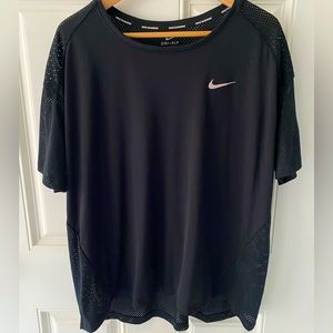 Nike women’s athletic top